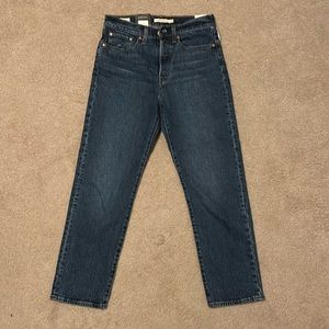 Women’s Levi’s high rise wedgie straight size 27